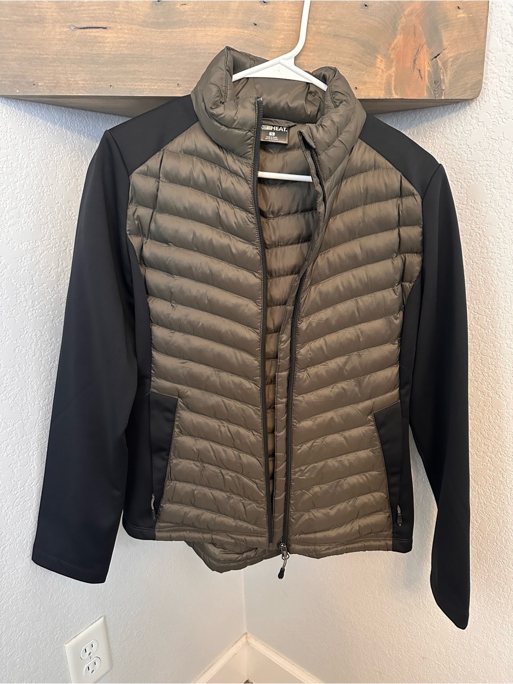 32 Degrees Olive Green and Black Quilted Hybrid Jacket